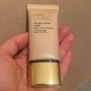 Double Wear Light Foundation in Shade 3.0